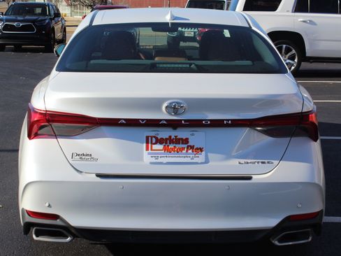Used 2020 Toyota Avalon Limited image 7
