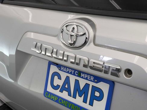 Used 2015 Toyota 4Runner SR5 AWD/4WD image 11