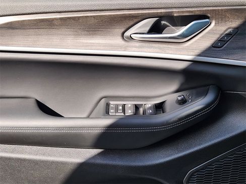 New 2025 Jeep Grand Cherokee Limited image 16