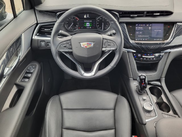 Used 2025 Cadillac XT6 Premium Luxury AWD/4WD image 27