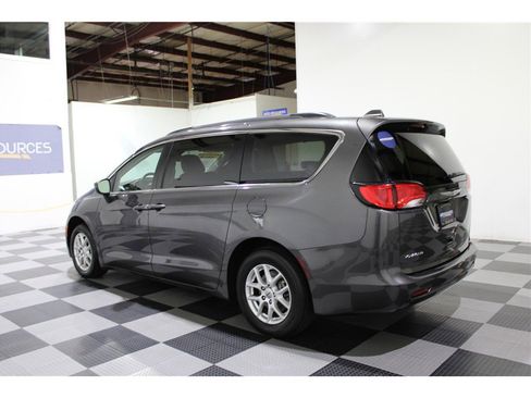 Used 2021 Chrysler Voyager Lxi image 6