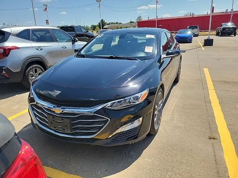 Used 2023 Chevrolet Malibu LT FWD image 2