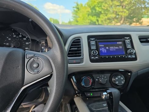 Used 2017 Honda HR-V LX image 18