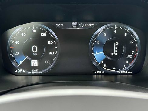 Used 2021 Volvo XC60 T5 Momentum w/ Advanced Package image 23