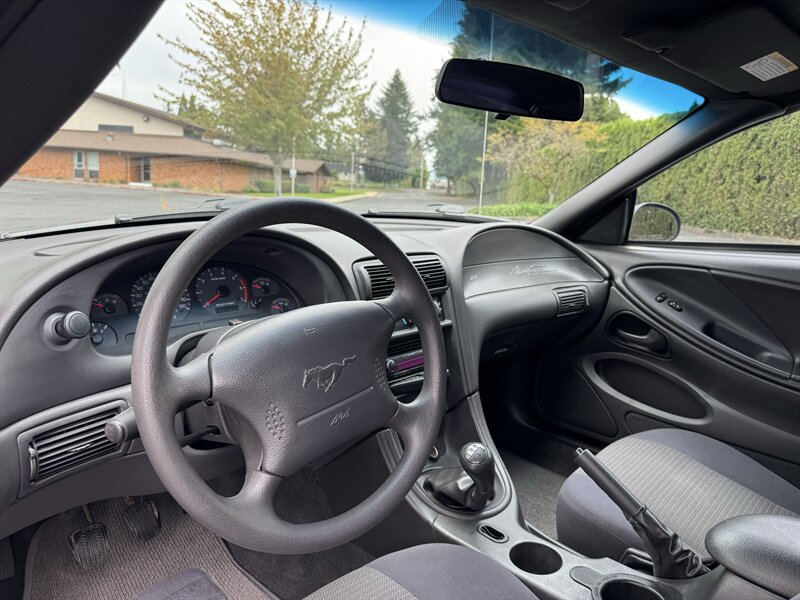 Used 2004 Ford Mustang Coupe RWD image 11