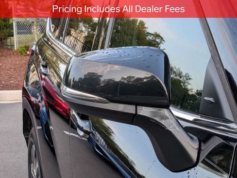 Used 2022 Toyota Highlander XLE FWD image 13