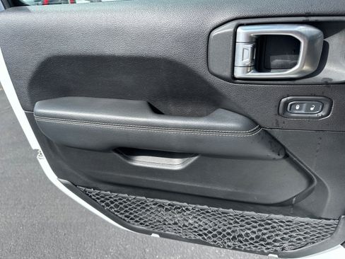 Used 2020 Jeep Wrangler Unlimited Sahara w/ Uconnect 4C Nav & Sound Group AWD/4WD image 19