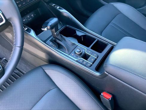 Certified 2025 Kia Sorento S image 32