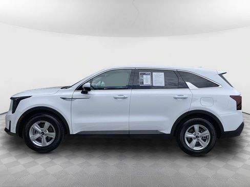 Used 2026 Kia Sorento LX FWD image 5