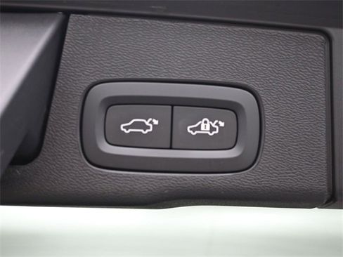 Used 2024 Volvo XC60 T8 Plus w/ Protection Package Premier image 31