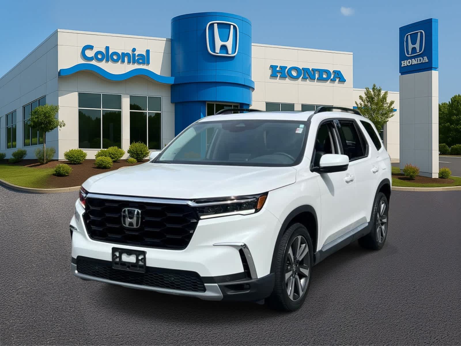 Used 2024 Honda Pilot Touring image 1