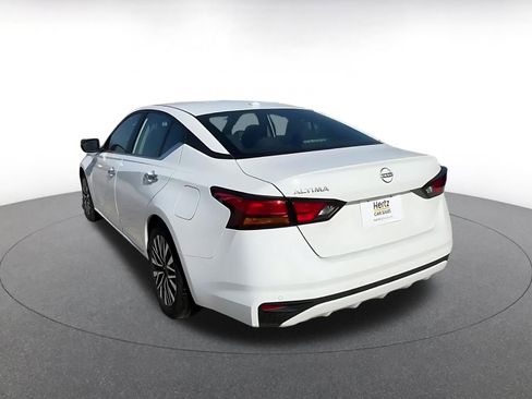 Used 2025 Nissan Altima 2.5 SV image 11