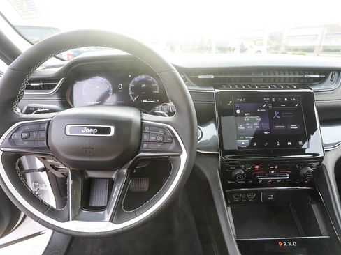 Used 2023 Jeep Grand Cherokee Altitude image 13