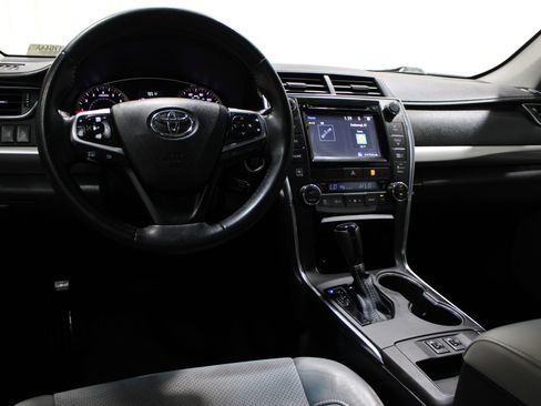 Used 2015 Toyota Camry XSE w/ Advanced Technology Package FWD image 2