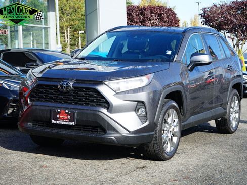 Used 2021 Toyota RAV4 XLE Premium image 1