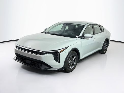 Used 2025 Kia K4 FWD image 3