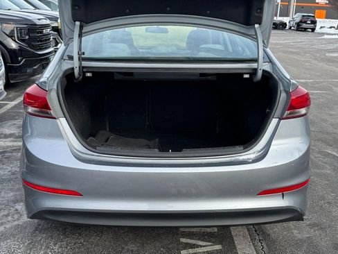 Used 2017 Hyundai Elantra SE image 9
