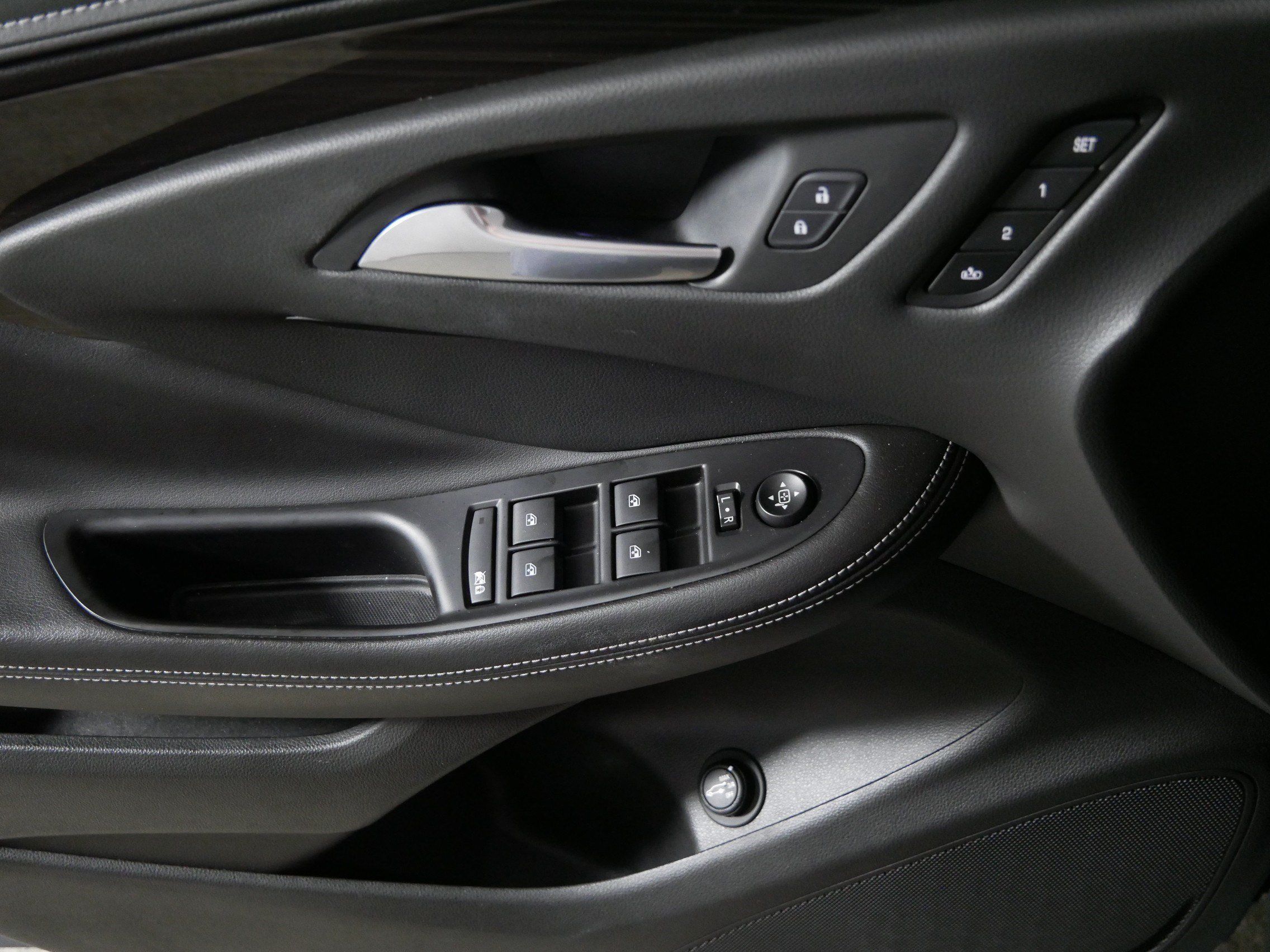 Used 2020 Buick Envision Essence FWD image 19