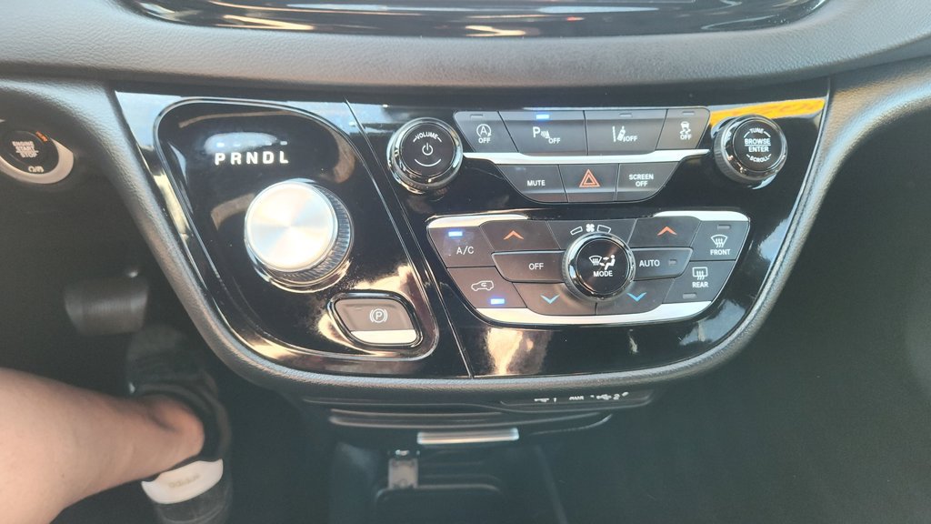 Used 2025 Chrysler Pacifica Select FWD image 18