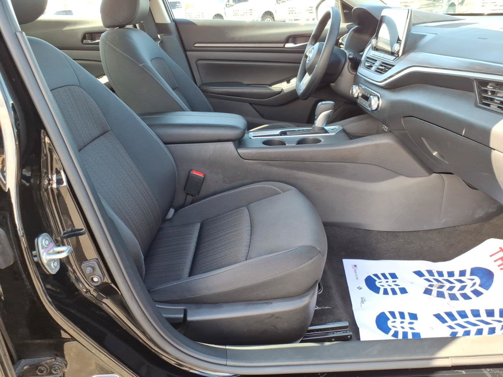 Used 2025 Nissan Altima 2.5 SV FWD image 10