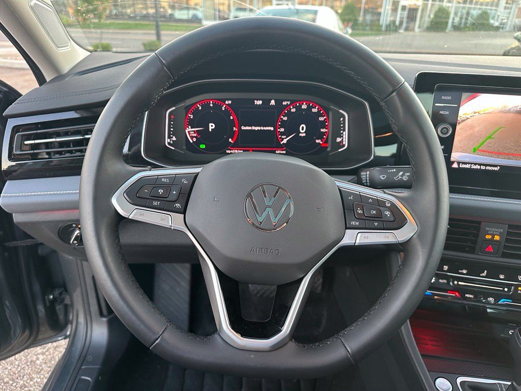 Used 2025 Volkswagen Jetta SEL FWD image 20