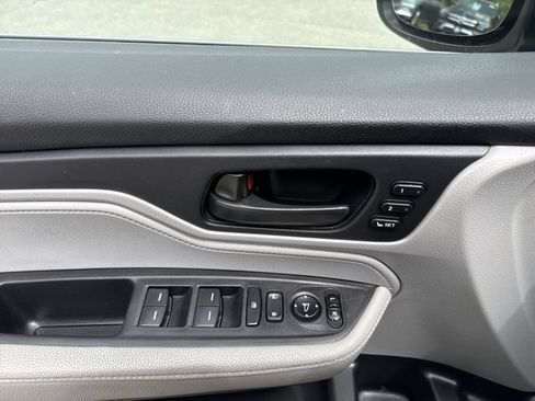 Used 2023 Honda Odyssey EX-L image 17