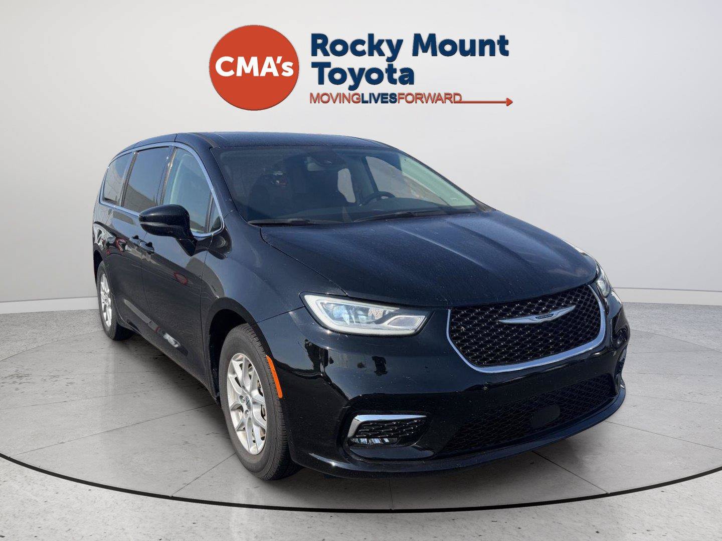 Used 2024 Chrysler Pacifica Touring-L FWD image 3