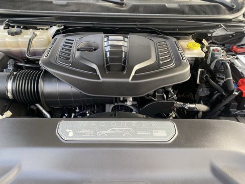 Used 2023 Jeep Wagoneer L 4WD w/ Premium Group I image 35