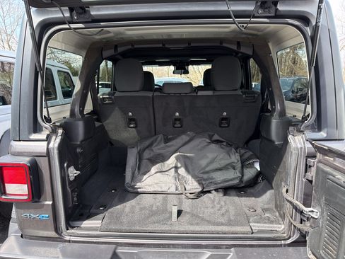 Used 2024 Jeep Wrangler Unlimited Willys 4xe AWD/4WD image 9