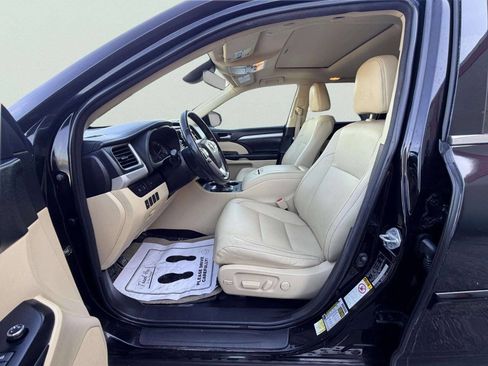Used 2018 Toyota Highlander XLE AWD/4WD image 20