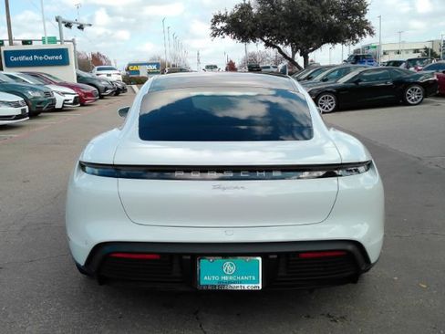 Used 2022 Porsche Taycan image 9