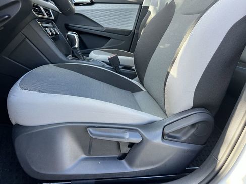 Used 2023 Volkswagen Taos S image 12