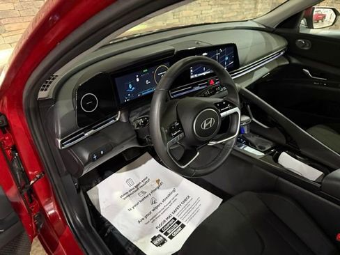 New 2025 Hyundai Elantra SEL image 13