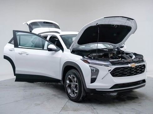 New 2026 Chevrolet Trax LT w/ Driver Confidence Package image 16