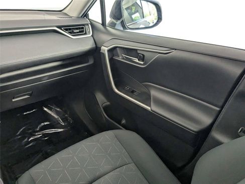 Used 2021 Toyota RAV4 XLE w/ Convenience Package FWD image 37