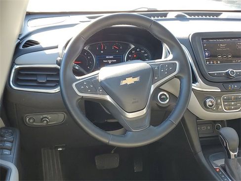 Used 2023 Chevrolet Equinox LT w/ Driver Convenience Package image 11