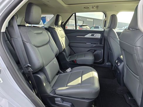 New 2026 Ford Explorer Active w/ Active Comfort Package AWD/4WD image 13
