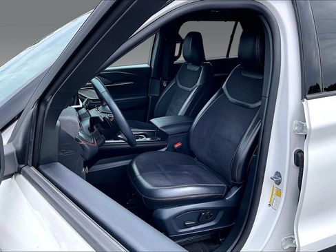 Used 2025 Ford Explorer ST AWD/4WD image 14