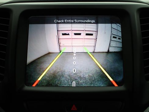 Used 2018 Jeep Cherokee Latitude Plus FWD image 13