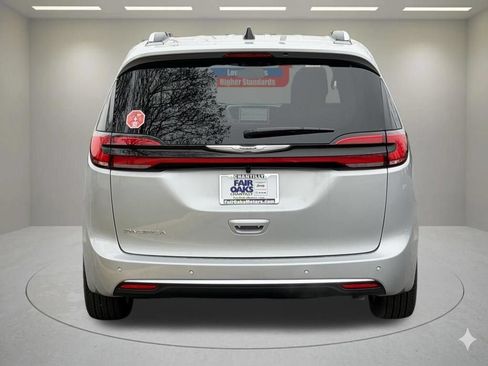 New 2026 Chrysler Pacifica Pinnacle FWD image 8