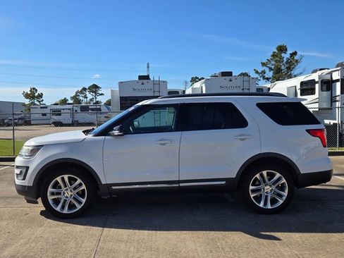 Used 2016 Ford Explorer XLT w/ Equipment Group 202A image 9