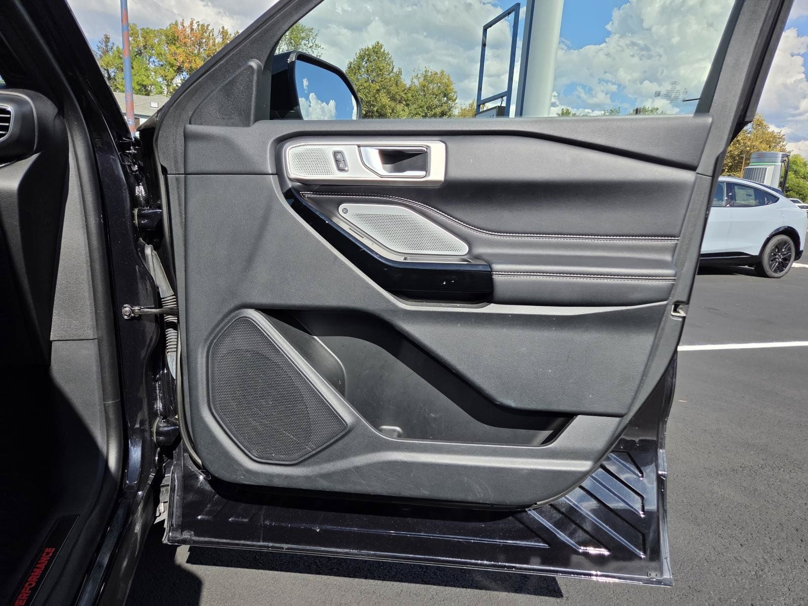 Used 2022 Ford Explorer ST w/ Equipment Group 401A AWD/4WD image 22