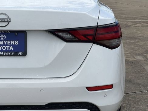 Used 2025 Nissan Sentra SV FWD image 9