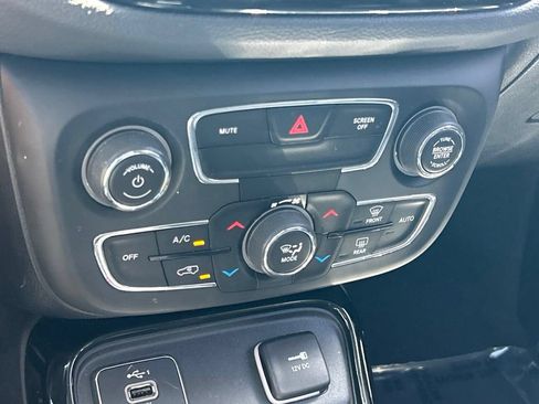 Used 2020 Jeep Compass Latitude FWD image 32
