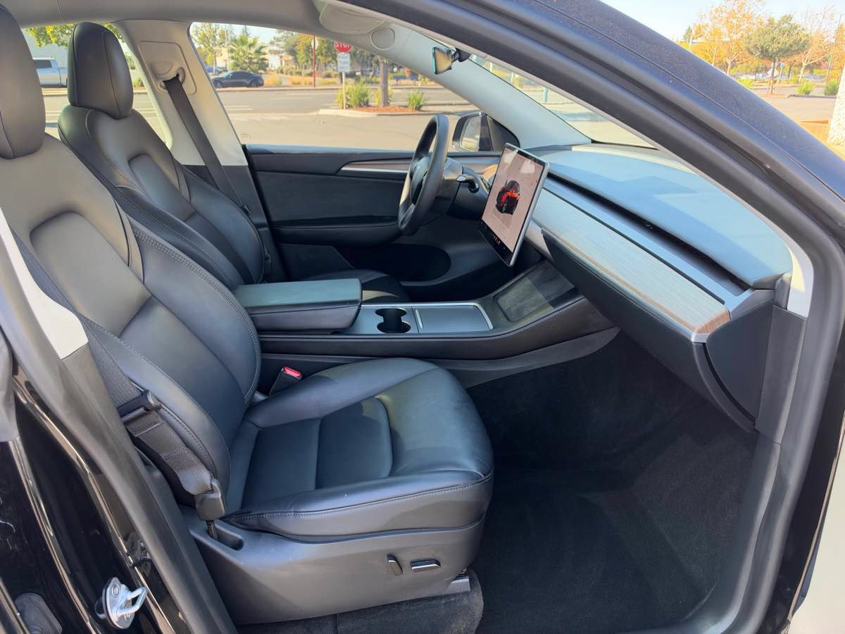 Used 2024 Tesla Model Y Long Range AWD/4WD image 18