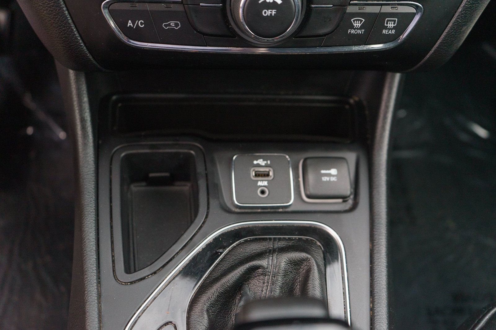 Used 2019 Jeep Cherokee Latitude Plus FWD image 18