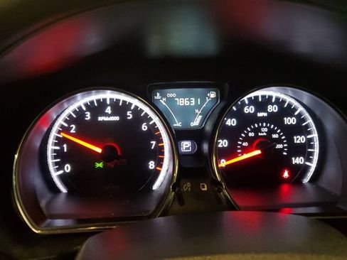 Used 2016 Nissan Versa SV w/ SV Tech Package FWD image 16