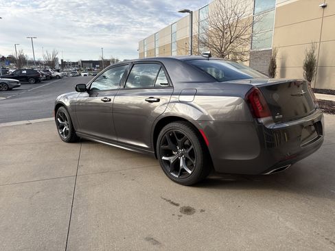 Used 2023 Chrysler 300 Touring L w/ Popular Equipment Group image 8