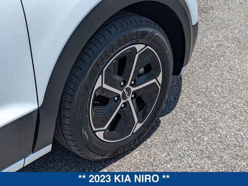 Used 2023 Kia Niro EX FWD image 13