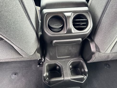 Used 2024 Jeep Wrangler Unlimited Sport AWD/4WD image 24